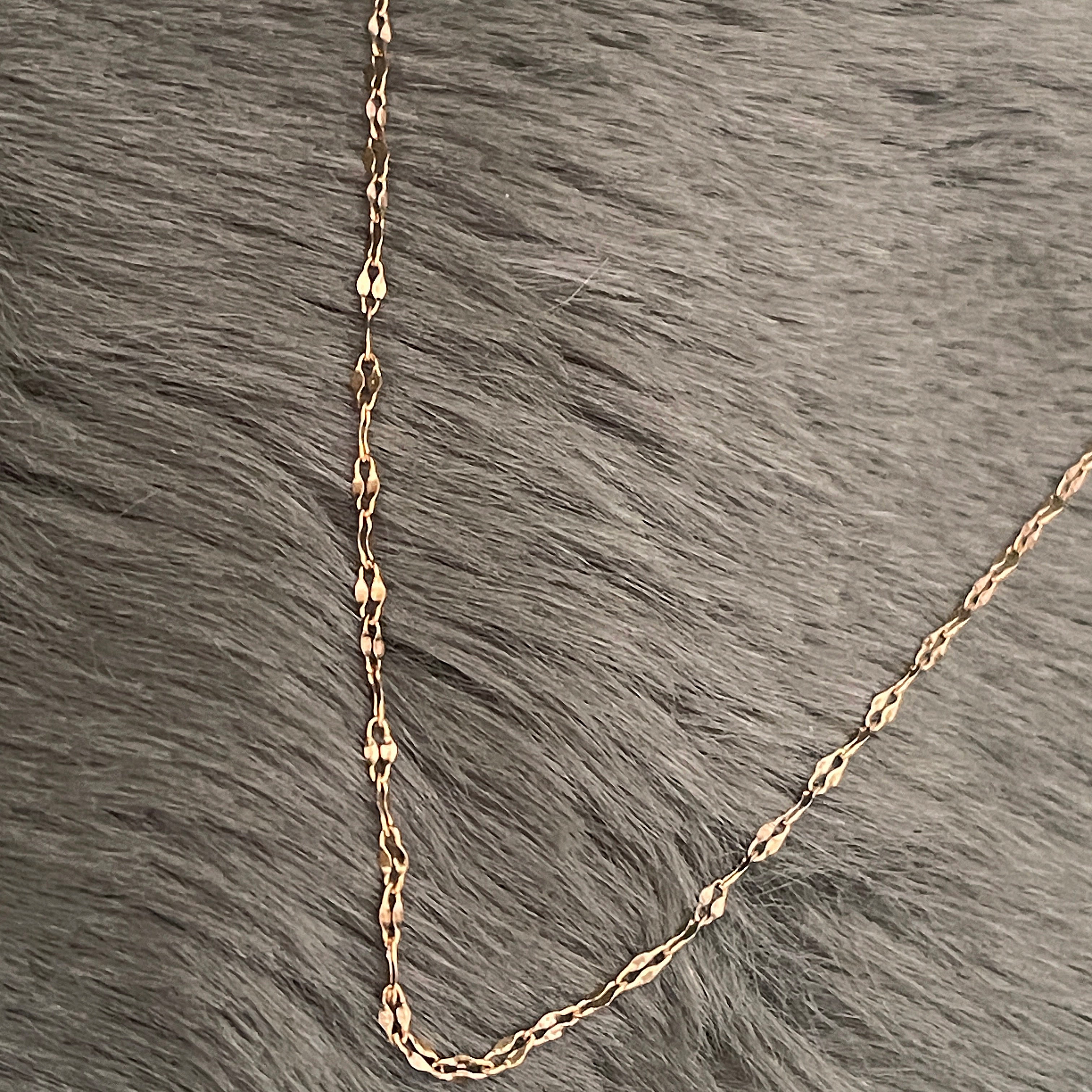 The Fine Gold Stacking Chain