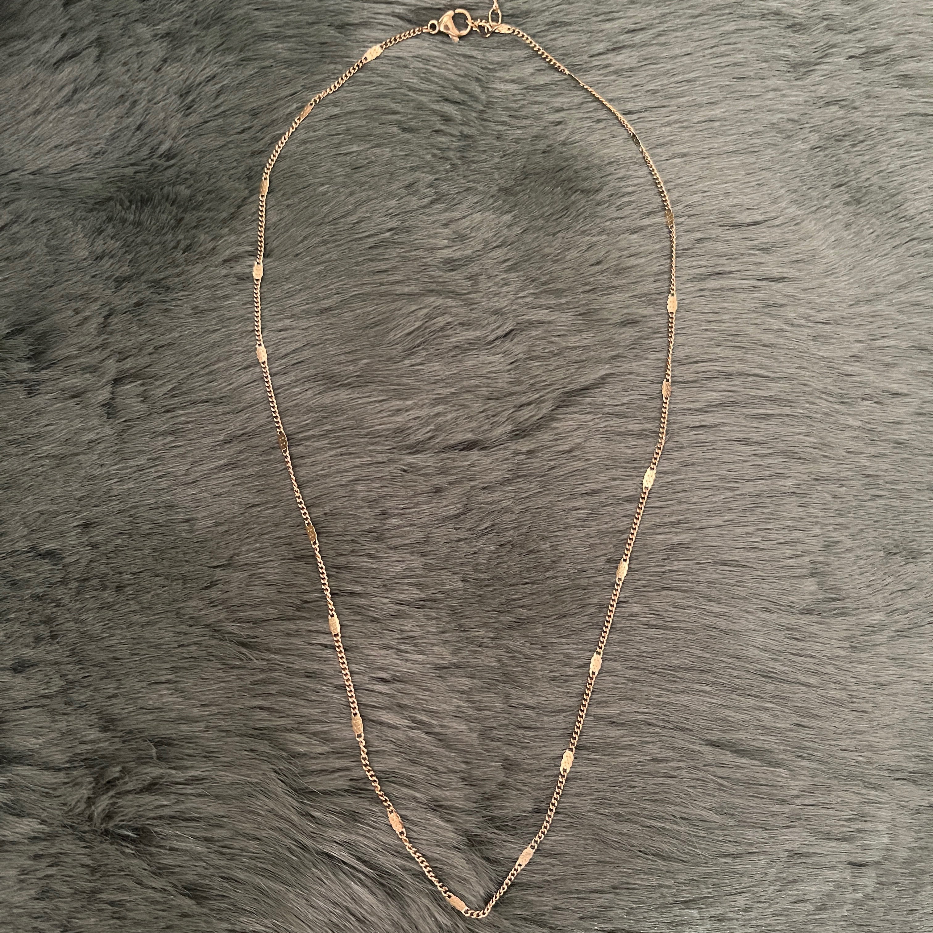 Fine Dash Shimmer Stacking Chain | Gold
