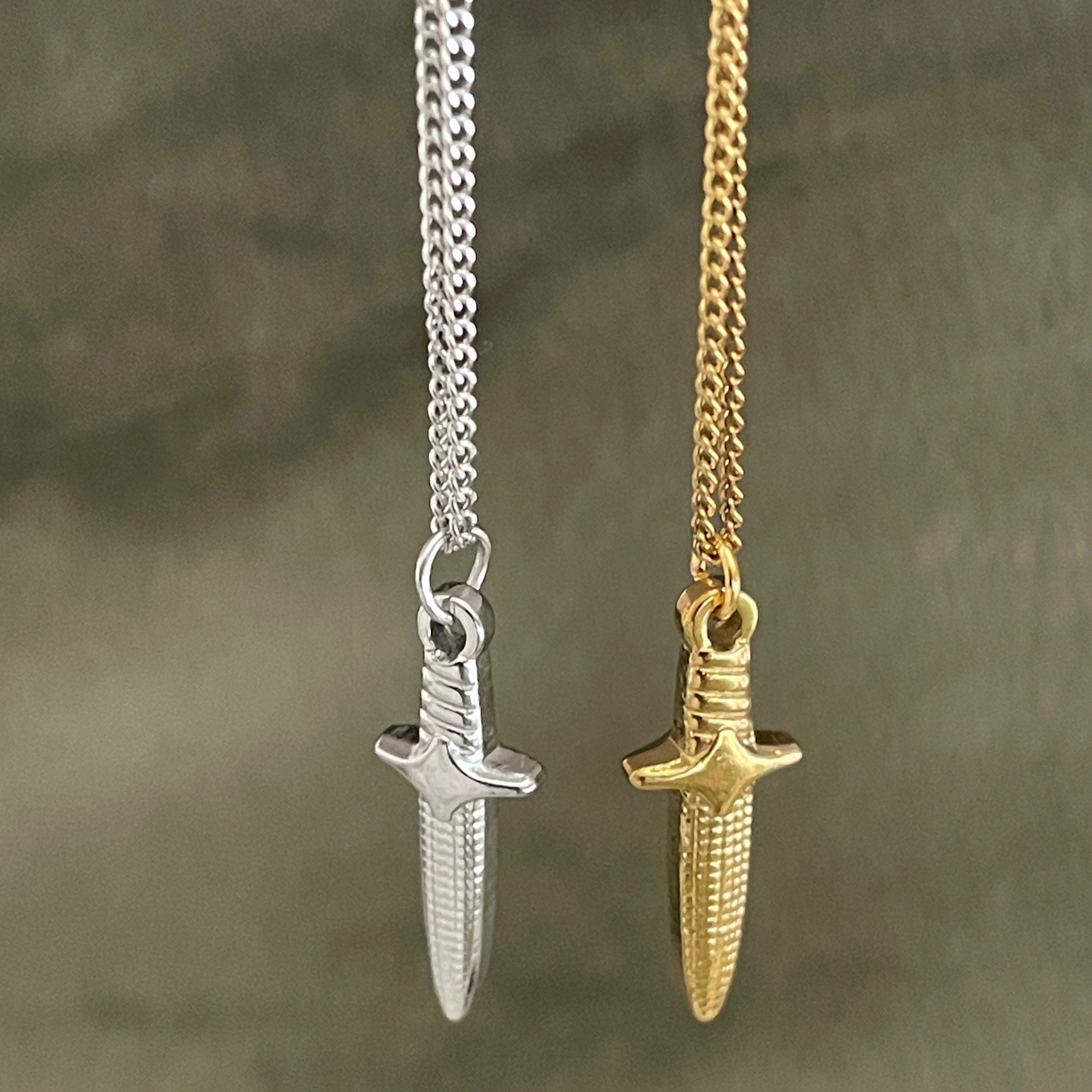 Crypt Dagger Necklace | Gold