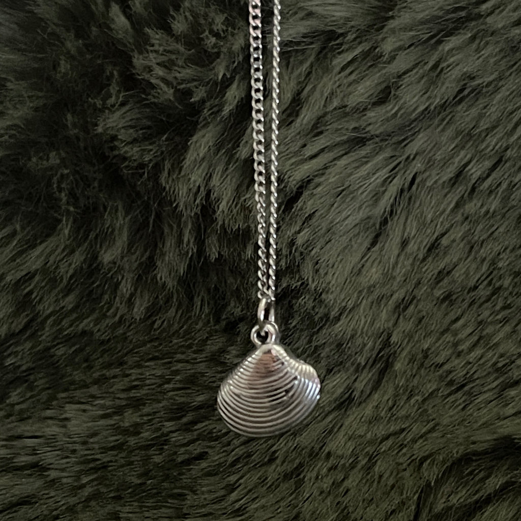 Bohemian Sea Shell Charm Necklace | Silver