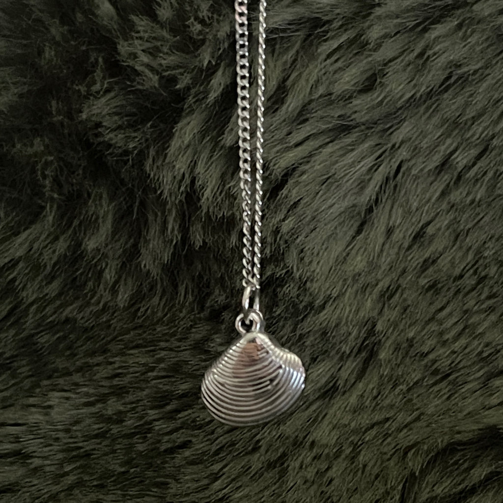 Bohemian Sea Shell Charm Necklace | Silver