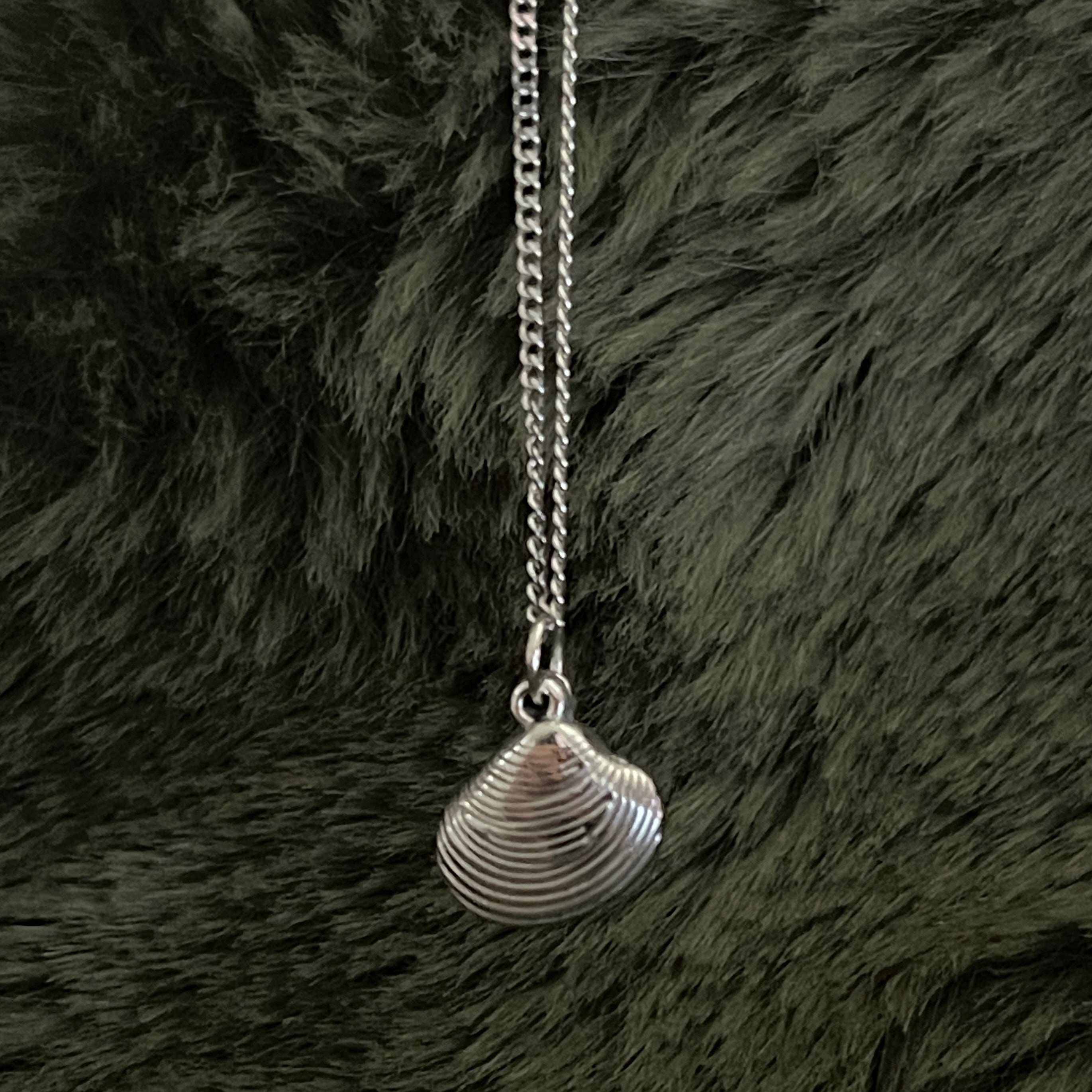 Bohemian Sea Shell Charm Necklace | Silver