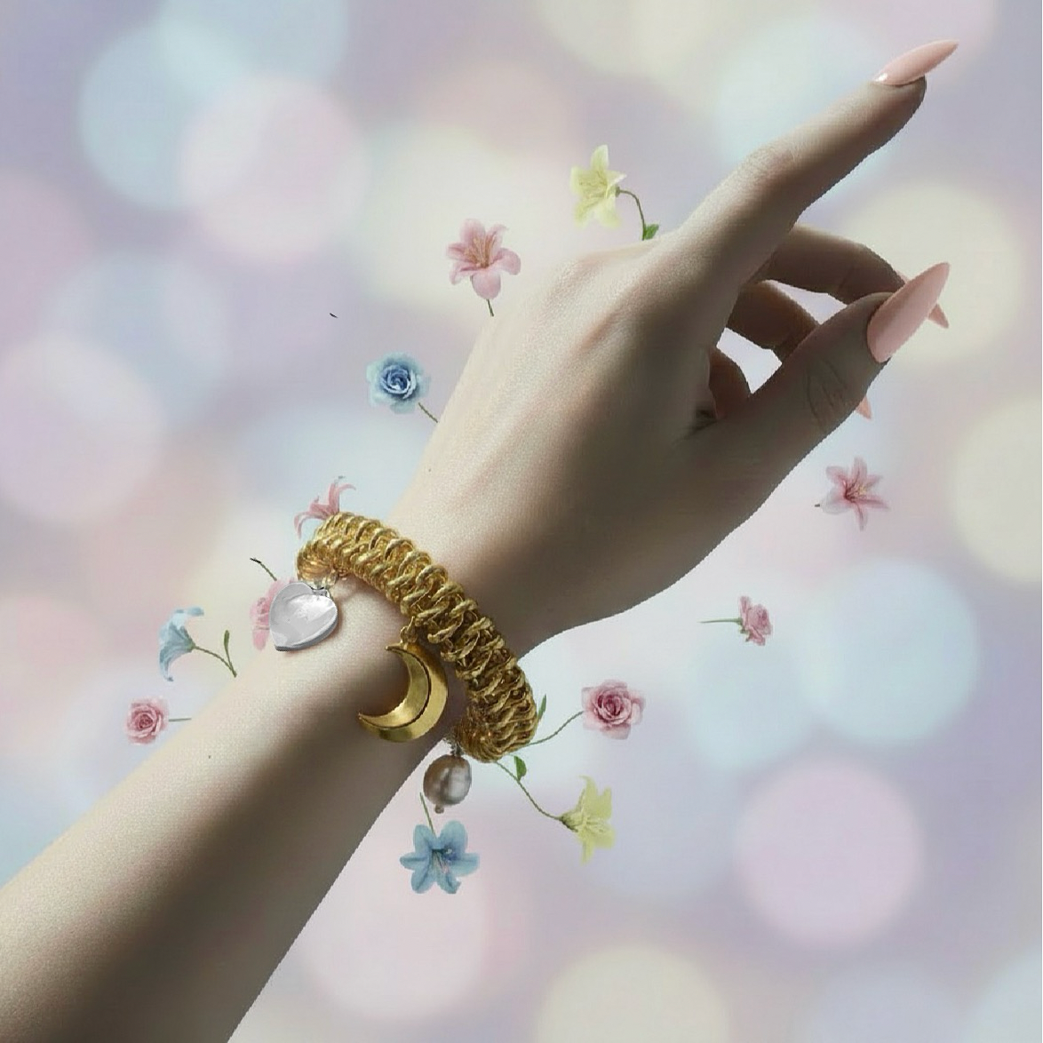 Midnight Tide | Scalloped Gold Charm Bracelet