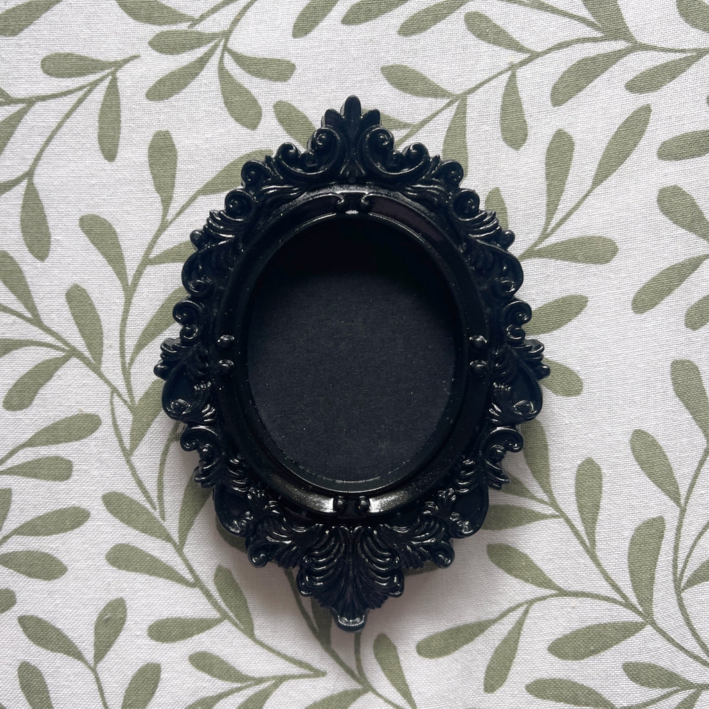 The Mourning Oval | Ornate Victorian Gothic Frame