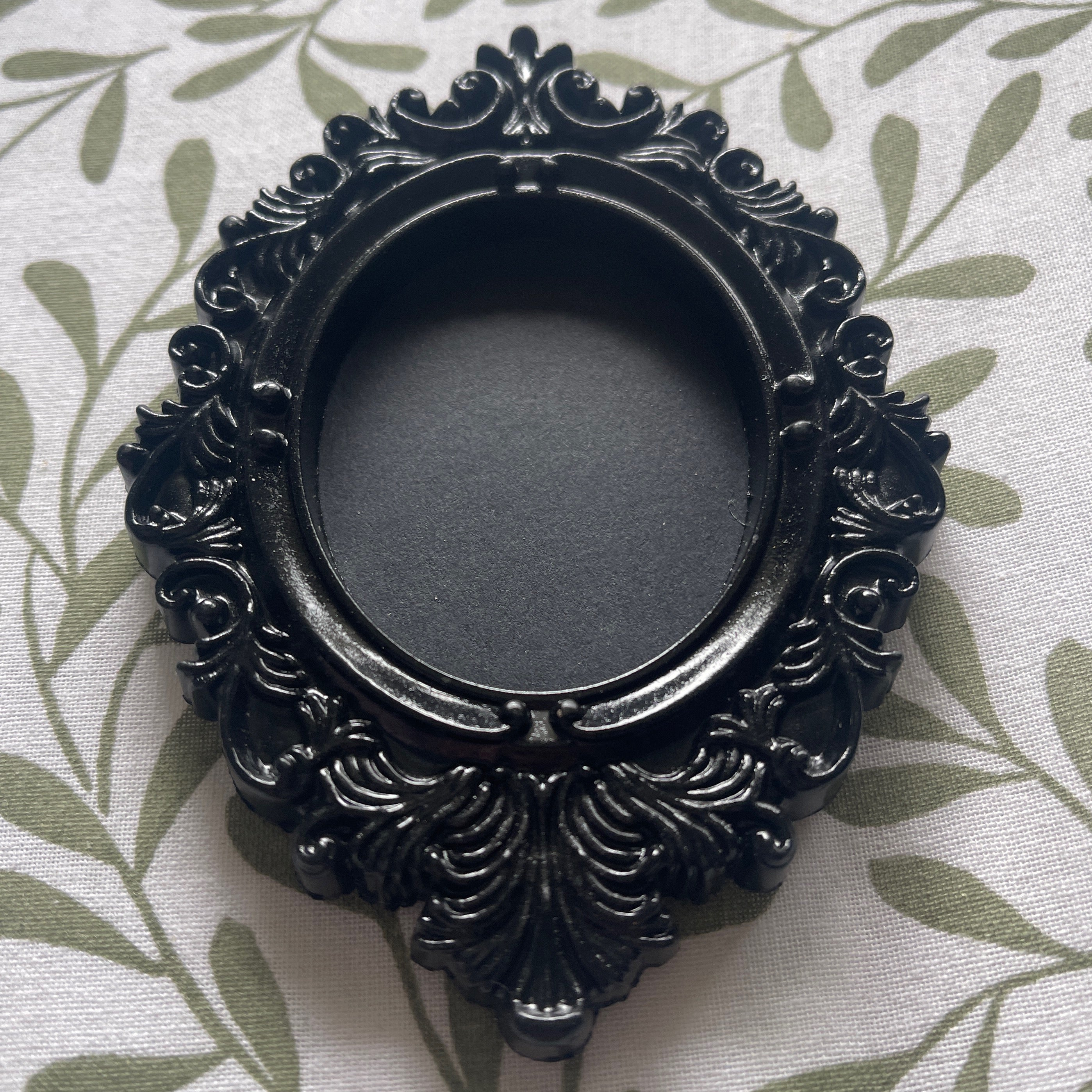 The Mourning Oval | Ornate Victorian Gothic Frame