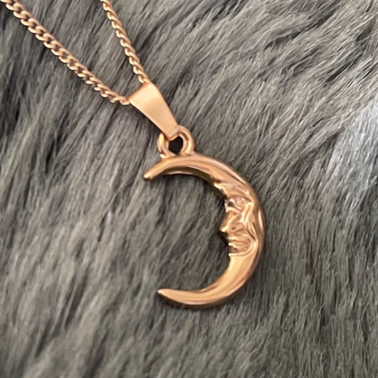 Midnight Moon | Gold Pendant