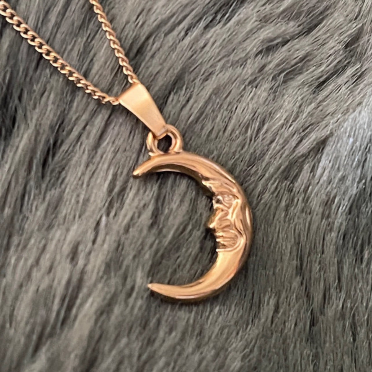 Midnight Moon | Gold Pendant