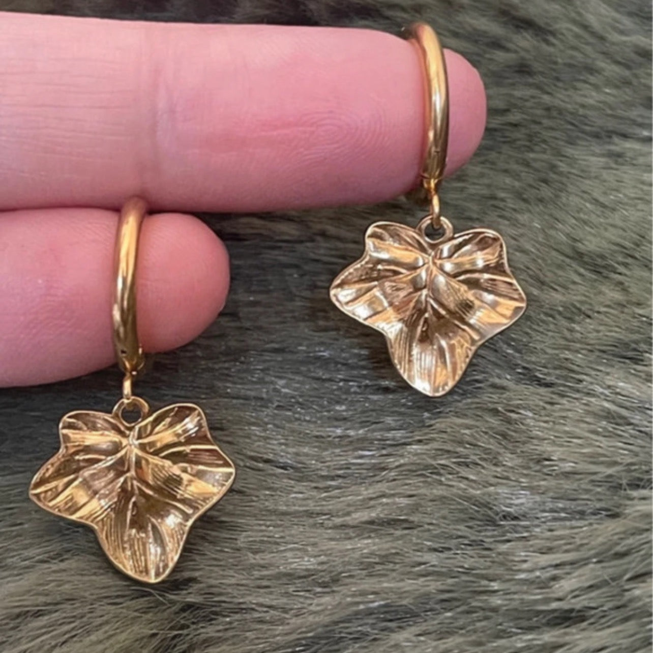 Poison Ivy Hoops | Gold